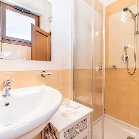 Le Fontane 3 People Premium * Вилласимиус